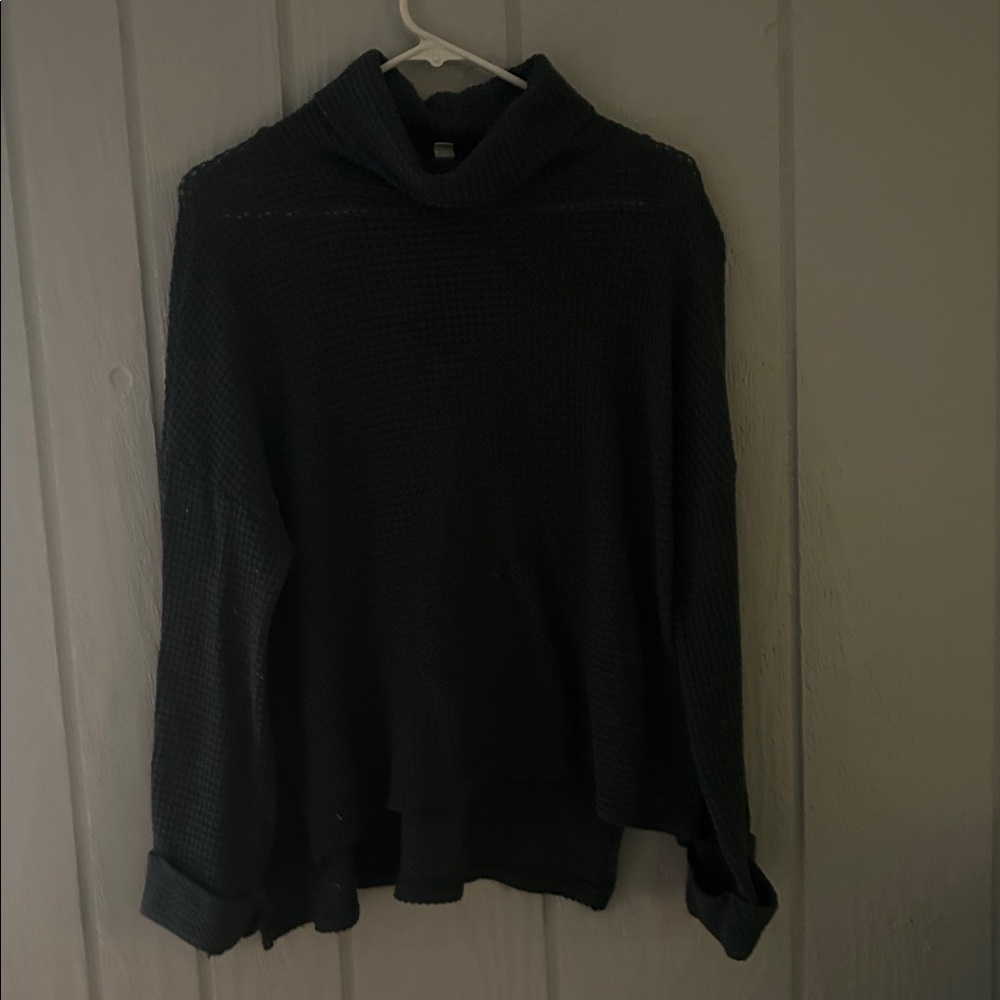 Beautiful deep green turtleneck! She and Sky brand. Fits perfect.